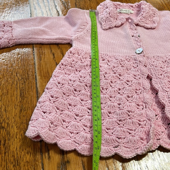 2H KNITS pink long style cardigan.  Pretty flower shaped buttons.  No size tag. - Picture 11 of 14